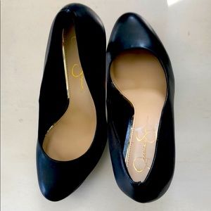 Jessica Simpson pumps
